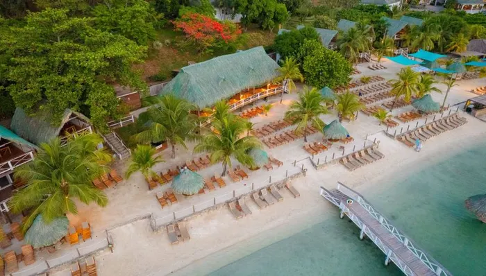 Ocean View All-Inclusive Cabana at Turquoise Bay shore excursion in Roatán, Honduras