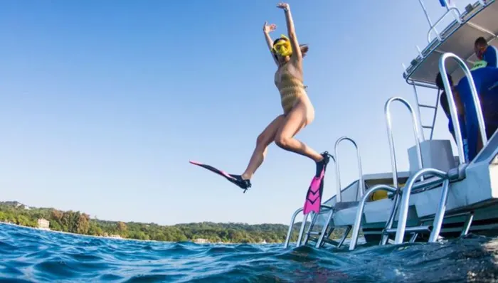 Sol & Mar Beach Club Ultimate Sea Adventures: All-Inclusive + Kayak & Snorkel shore excursion in Roatán, Honduras